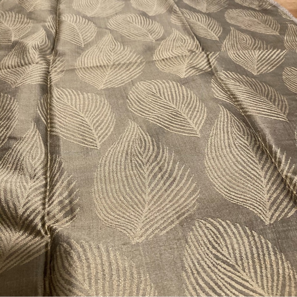 Motif Designs 100% Silk Fabric Swatch Bronze Feather Pattern 24”x24” 2000s Vtg - Picture 13 of 15